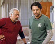 أيمن زيدان مع الممثل السوري تيم حسن (الجزيرة نت)