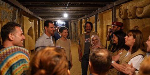  الأسد والسيدة أسماء يزوران أحد أنفاق جوبر التي حولها الفنانون لمكان للفن والإبداع