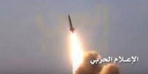  اليمني يطلق صاروخا باليستيا على تجمع للعدوان السعودي