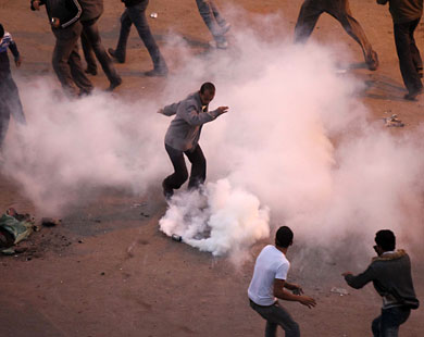 قنابل الغاز المدمع كانت على رأس المواد التي علقت فرنسا تصديرها لمصر