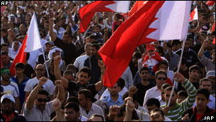 يأتي الإعلان عن إطلاق سراح المعتقلين بعد الاحتجاجات في دوار اللؤلؤة