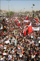 عراقيون يتظاهرون في مدينة الصدر أمس احتجاجاً على القمع في البحرين