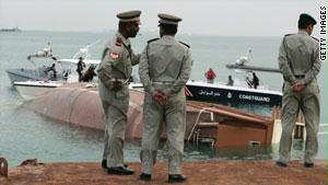 عناصر من الشرطة البحرينية ووحدات خفر السواحل