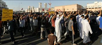 بحرينيون يتظاهرون في قرية شمالي المنامة أمس