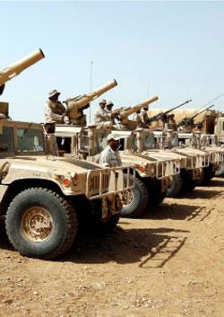 فرقة من الجيش السعودي عند الحدود مع اليمن