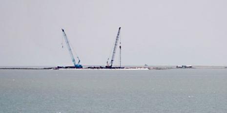 ميناء المبارك الكبير قنبلة موقوتة جاهزة للتفجير 