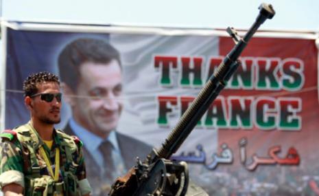 الليبيون يشكرون فرنسا وبريطانيا والروس يصفونهم بالمستعمرين (ثائر السوداني ــ رويترز)