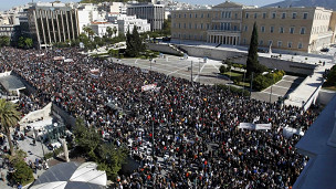 احتشد حوالي 70 ألف متظاهر في وسط العاصمة اليونانية أثينا
