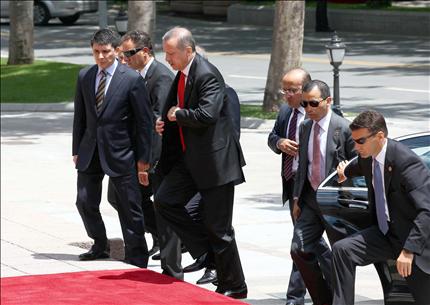 أردوغان يصل إلى اجتماع الوزراء في أنقرة أمس (أ ب أ) 