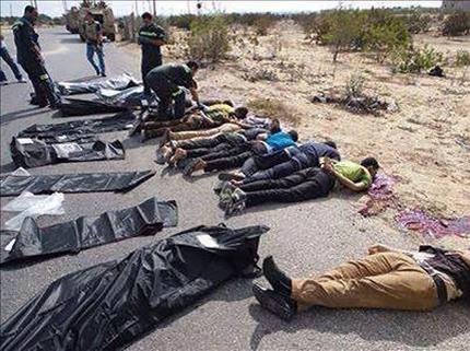 جثامين الشهداء المصريين الذين اعدموا في سيناء، أمس (أ ب أ) 