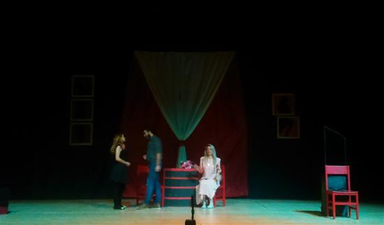 مشهد من مسرحية "وجوه": استغلال من دون ابتذال