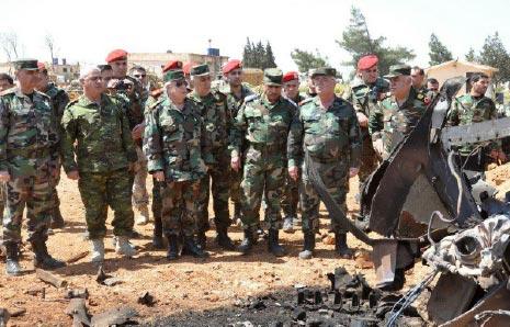 تفقّد وزير الدفاع السوري علي أيوب قاعدة الشعيرات الجوية أمس (الإدارة السياسية في الجيش السوري) 