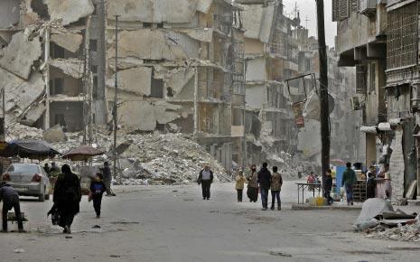 التجوّل في حلب بكل أحيائها كفيلٌ بوضعك أمام أحاسيس متناقضة ومتداخلة (أ ف ب)