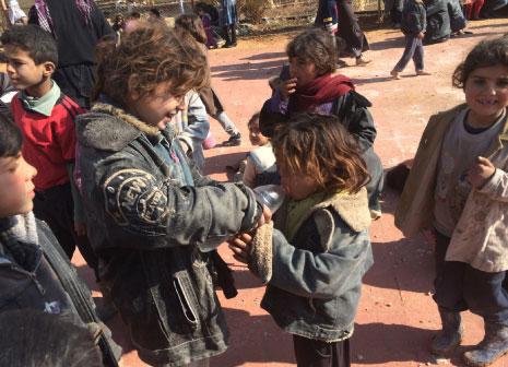 «سانا»: 2112 مواطناً خرجوا من الغوطة الشرقية أمس (الأخبار) 