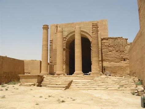 المعبد الكبير فغي الحضر العراقية (عن الإنترنت)