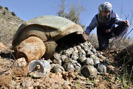 إسرائيل تلتفّ على حظر استخدام القنابل العنقودية