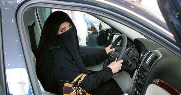 “ضغوط” على ناشطات سعوديات بعد قرار السماح بقيادة السيارة