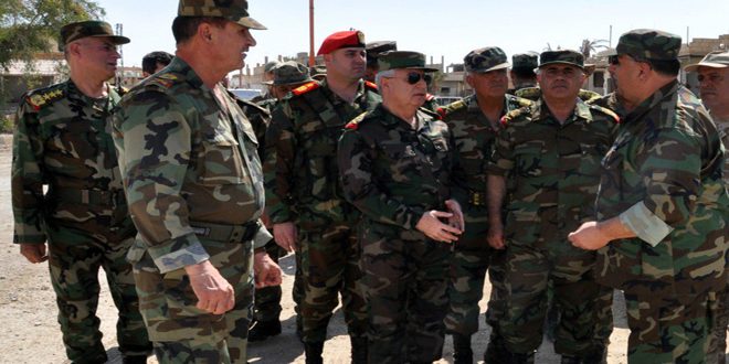 بتوجيه من الرئيس الأسد.. العماد أيوب يتفقد وحدات الجيش العاملة في مدينة السخنة