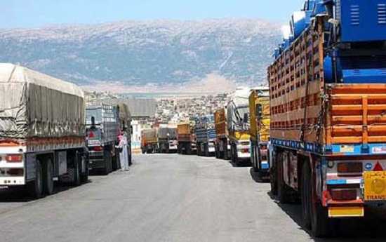 إعادة افتتاح طريق حلب – عفرين بعد تراجع “الوحدات الكردية” عن قرار إجبار الشاحنات على اللوحات “ العفرينية”