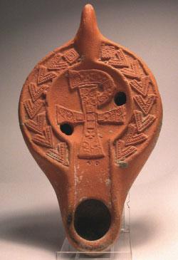 اللبرومة على قنديل زيت أحمر إفريقي - القرن الرابع (بإذن من أنويز فان دن هوك)