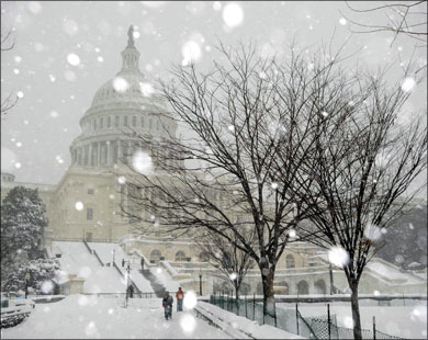الثلوج هطلت مؤخرا بكثافة على ساحل أميركا الشرقي بما في ذلك واشنطن