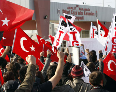الحكومة التركية كشفت عن عدة محاولات انقلابية للجيش.
