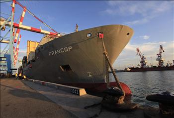 السفينة «فرانكوب» في ميناء أسدود أمس