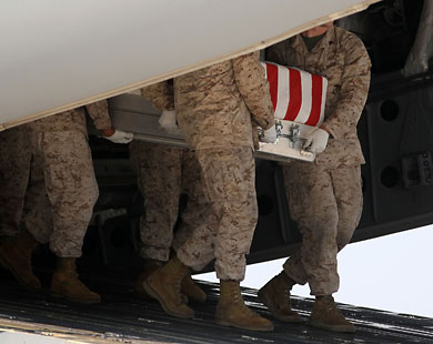 جثة جندي أميركي قتل بأفغانستان محمولة إلى قاعدة جوية بولاية ديلاوير.