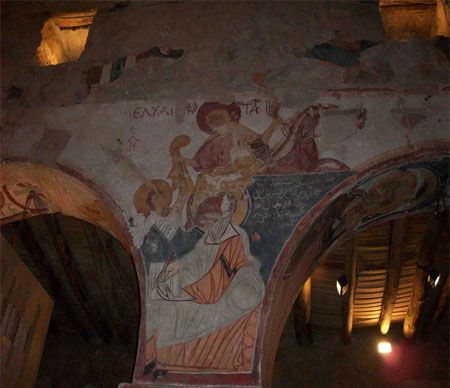 الرسومات الجدارية داخل كنيسة دير مار موسى