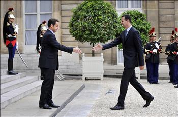 ساركوزي مستقبلاً الأسد في الإليزيه أمس الأول