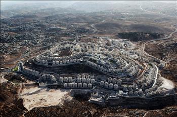 صورة جوية لمستوطنة «هار حوما» التي أقامتها إسرائيل على جبل أبو غنيم في القدس المحتلة.