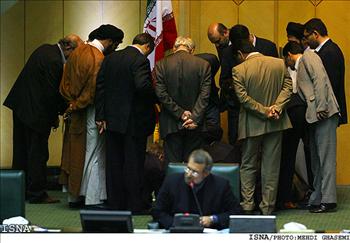 من جلسة لمجلس الشورى في طهران أمس
