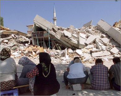 نحو 18 ألف تركي لقوا مصرعهم بزلزال عام 1999