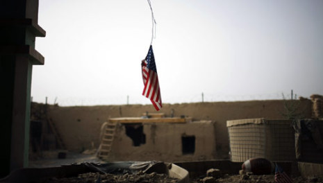 يبدو أن العلم الأميركي لن يغادر الاراضي الأفغانية