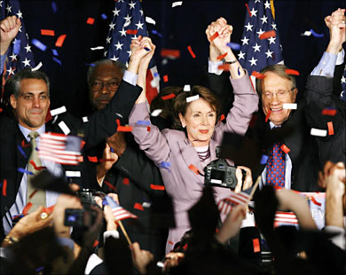 نانسي بيلوسي رئيسة مجلس النواب المقبلة تحتفل مع قادة الديمقراطيين 