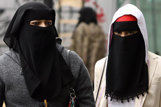 نساء مسلمات بأحد شوارع لندن