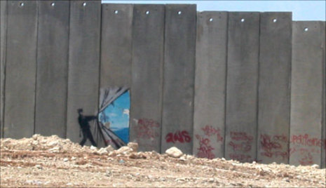 رسوم سوريالية على الجدار