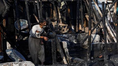 باكستان.. حريق يلتهم 100 كوخ في مدينة كراتشي