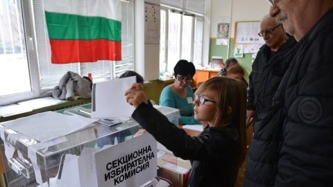 بدء التصويت بالجولة الثانية من الانتخابات الرئاسية البلغارية.