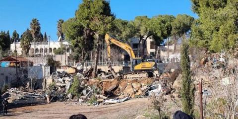 الاحتلال الإسرائيلي يهدم منزلاً فلسطينياً في حي الشيخ جراح
