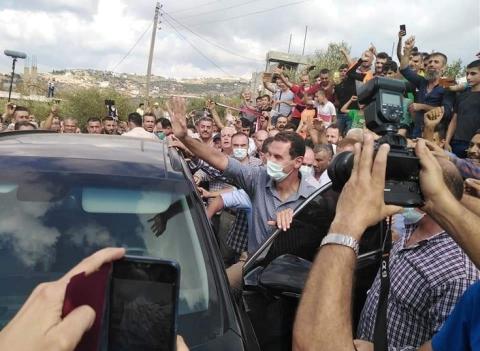  الأسد يزور قرى بريف طرطوس