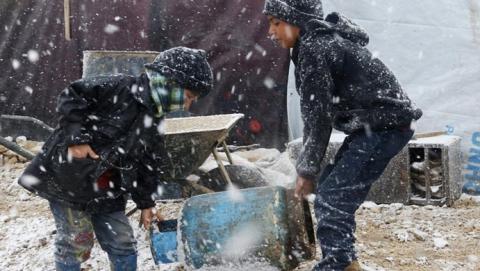  القطبية تعمق معاناة اللاجئين السوريين في مخيمات لبنان