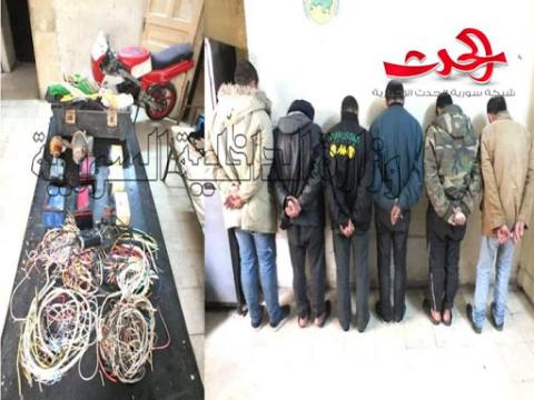  شرطة الصليبة في اللاذقية يلقي القبض على عصابة سرقة تمتهن سرقة ممتلكات المواطنين من مداخل المباني وشرفاتها ضمن أحياء المدينة ليلاً