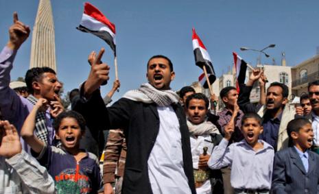 محتجون يطالبون بتنحي الرئيس اليمني خلال تظاهرة في صنعاء الأسبوع الماضي