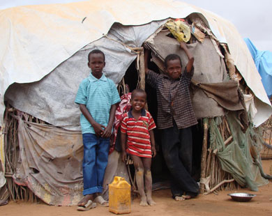 آلاف اللاجئين الصوماليين يصلون إلى مخيمات كينيا التي لا تتسع لهم أصلا