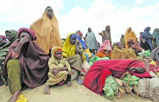 مهجرون صوماليون طردتهم «حرطة الشباب» من مخيم للإغاثة 