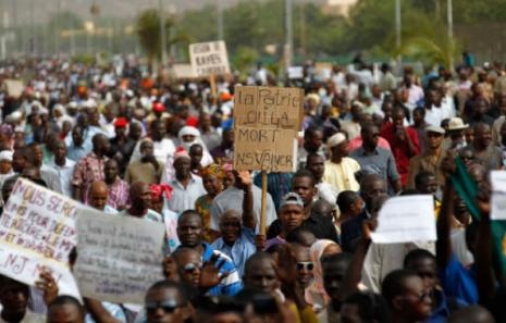 تظاهرة في العاصمة باماكو ضد سيطرة الطوارق على اراضي شمال مالي (جو بيني ــ رويترز) 