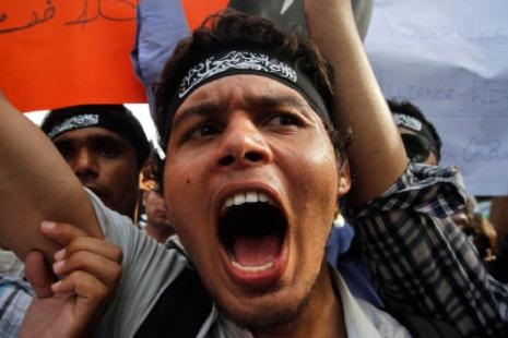 المحتجون في كراتشي رددوا شعارات مناهضة للولايات المتحدة (أثار حسين - رويترز)