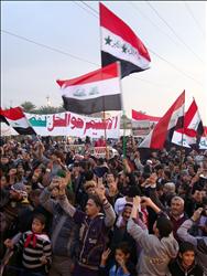متظاهرون ضد حكومة المالكي في مدينة سامراء في محافظة صلاح الدين أمس. (أ ف ب) 