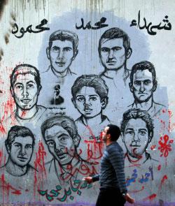 يحظر القانون التظاهر أمام المقرات العامة (عمر عبدالله دلش ــ رويترز) 